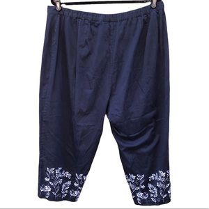 Worthington 24W Black Pants Embroidered Floral White Cropped Ankle Preppy